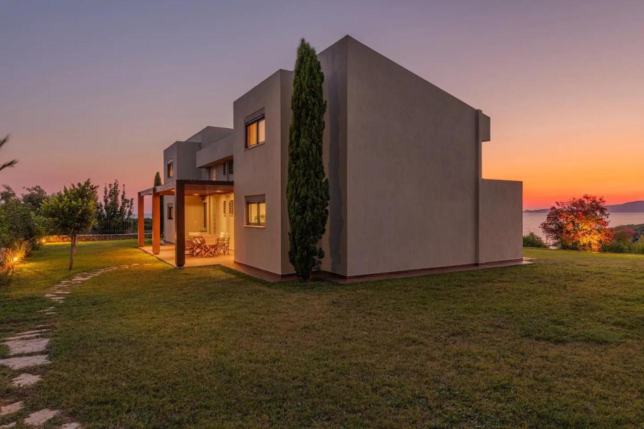 Villa Idyle - Beachfront Residence Tragána Exteriér fotografie